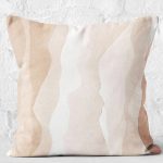 - K12305-Gorsel-2 - Realhomes  RealHomes Krem - Kahverengi Zeminde Kanvas Motifli Modern Sanat Desenli Dijital Baskılı Yastık Kırlent Kılıfı Realhomes