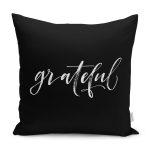 - K12319-Gorsel - Realhomes RealHomes Siyah Zeminde Yazı Motifli Grateful Desenli Dijital Baskılı Yastık Kırlent Kılıfı Realhomes