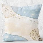 - K12323-Gorsel-2 - Realhomes RealHomes Gold - Mavi Zeminde Kanvas Motifli Altın Desenli Dijital Baskılı Yastık Kırlent Kılıfı Realhomes