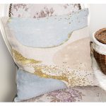 - K12331-Gorsel-1 - Realhomes RealHomes Gold - Mavi Zeminde Altın Motifli Tablo Desenli Dijital Baskılı Yastık Kırlent Kılıfı Realhomes