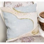 - K12335-Gorsel-1 - Realhomes RealHomes Gold - Mavi Zeminde Altın Motifli Kanvas Desenli Dijital Baskılı Yastık Kırlent Kılıfı Realhomes