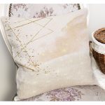 RealHomes Gold - Krem Zeminde Boyama Motifli Modern Sanat Desenli Dijital Baskılı Yastık Kırlent Kılıfı Realhomes