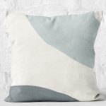 RealHomes Ekru - Mavi Zeminde Kanvas Motifli Modern Sanat Desenli Dijital Baskılı Yastık Kırlent Kılıfı Realhomes