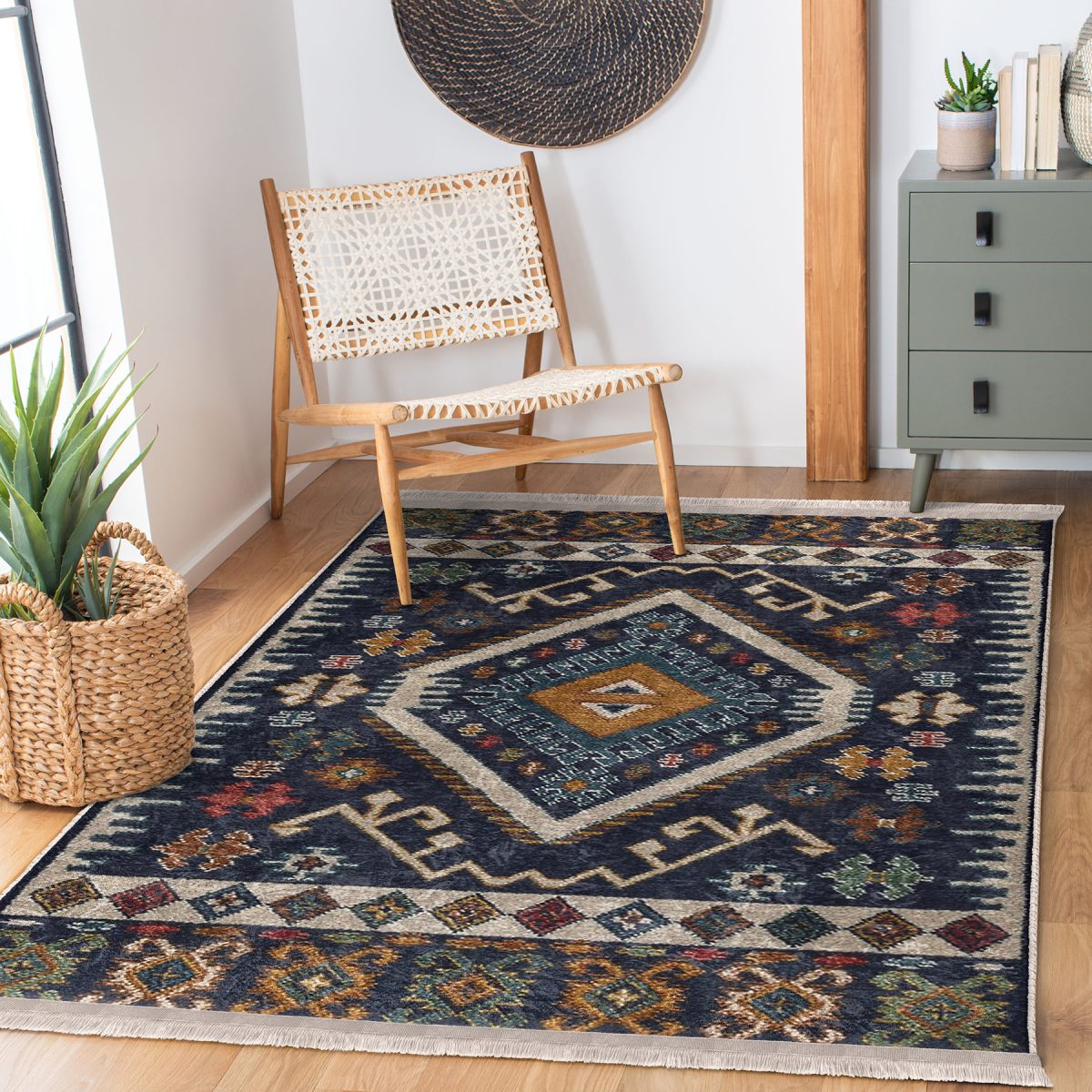 Lacivert Zeminde İran Motifli Kilim Desenli Avangarde Vintage Salon & Oturma Odası Koridor & Antre Dijital Baskılı Makinede Yıkanabilir Kaymaz Taban Saçaklı Halı Realhomes