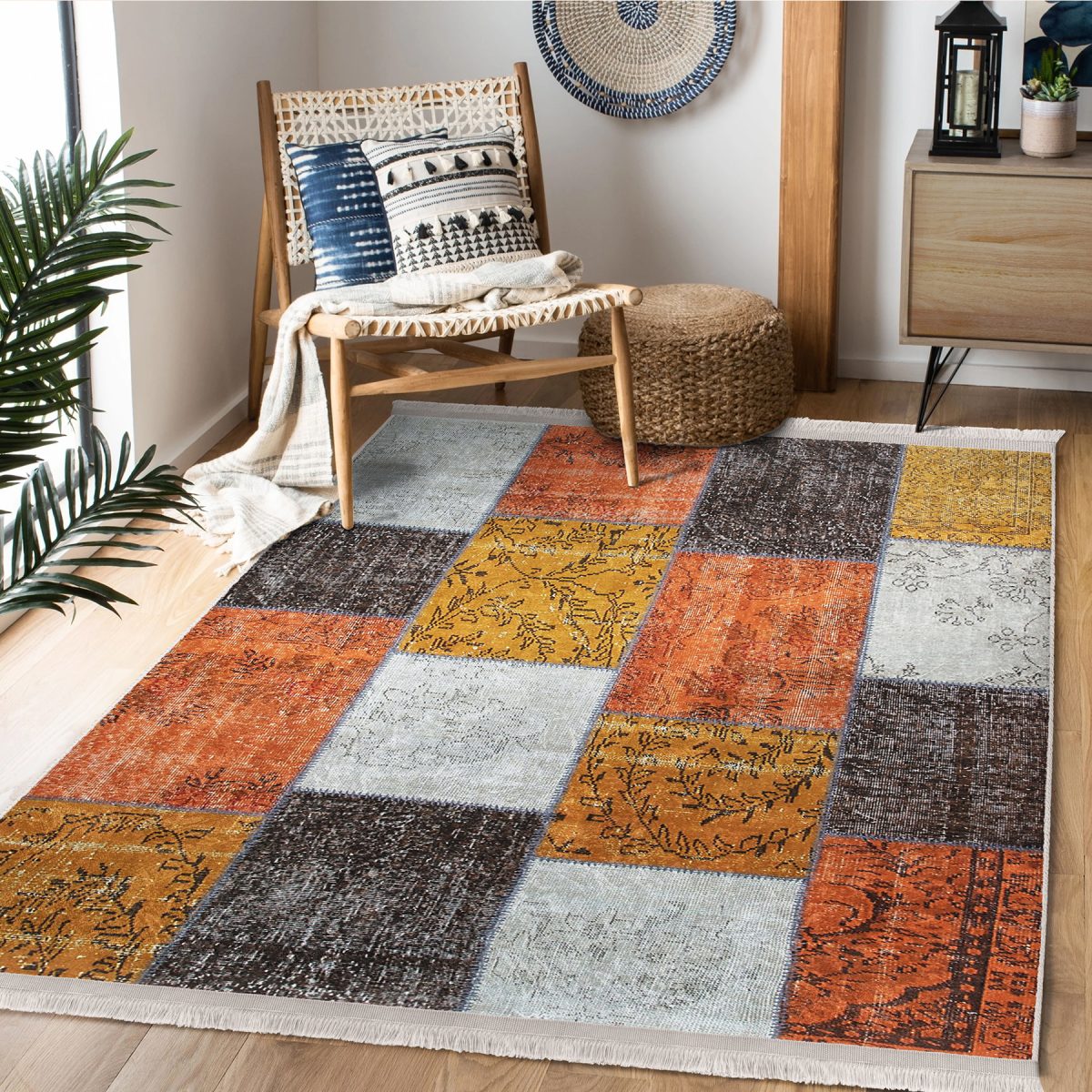 Kırkyama Zeminde Patchwork Motifli Etnik Desenli Klasik Vintage Salon & Oturma Odası Koridor & Antre Dijital Baskılı Makinede Yıkanabilir Kaymaz Taban Saçaklı Halı Realhomes