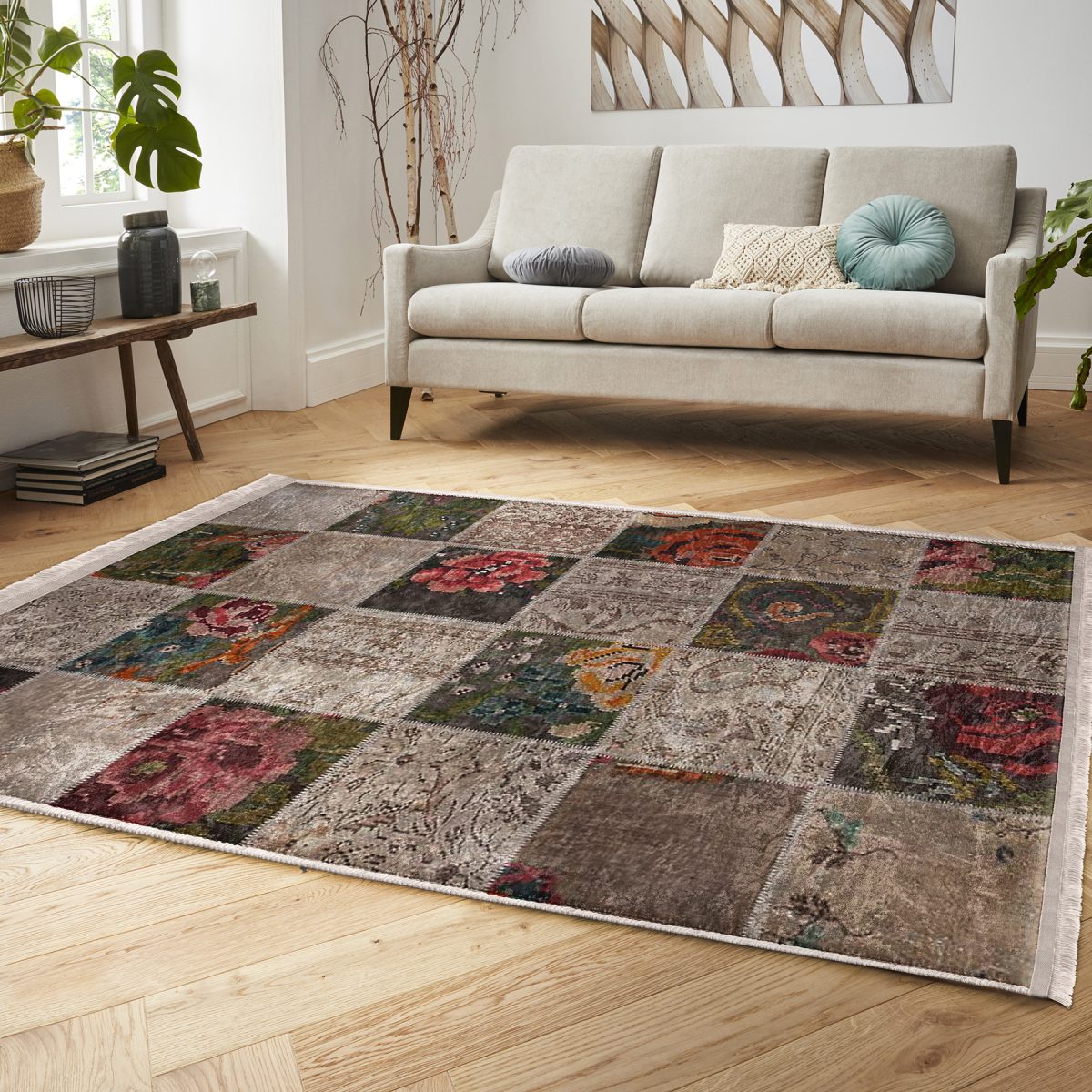 Bej Zeminde Patchwork Motifli Çiçek Desenli Vintage Klasik Salon & Oturma Odası Yatak Odası Dijital Baskılı Makinede Yıkanabilir Kaymaz Taban Saçaklı Halı Realhomes