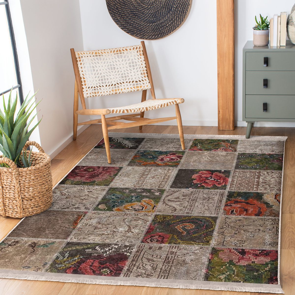 Bej Zeminde Patchwork Motifli Çiçek Desenli Vintage Klasik Salon & Oturma Odası Yatak Odası Dijital Baskılı Makinede Yıkanabilir Kaymaz Taban Saçaklı Halı Realhomes