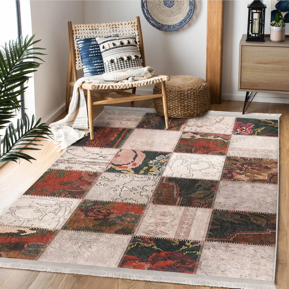 Bej Zeminde Patchwork Motifli Çiçek Desenli Vintage Klasik Salon & Oturma Odası Koridor & Antre Dijital Baskılı Makinede Yıkanabilir Kaymaz Taban Saçaklı Halı Realhomes