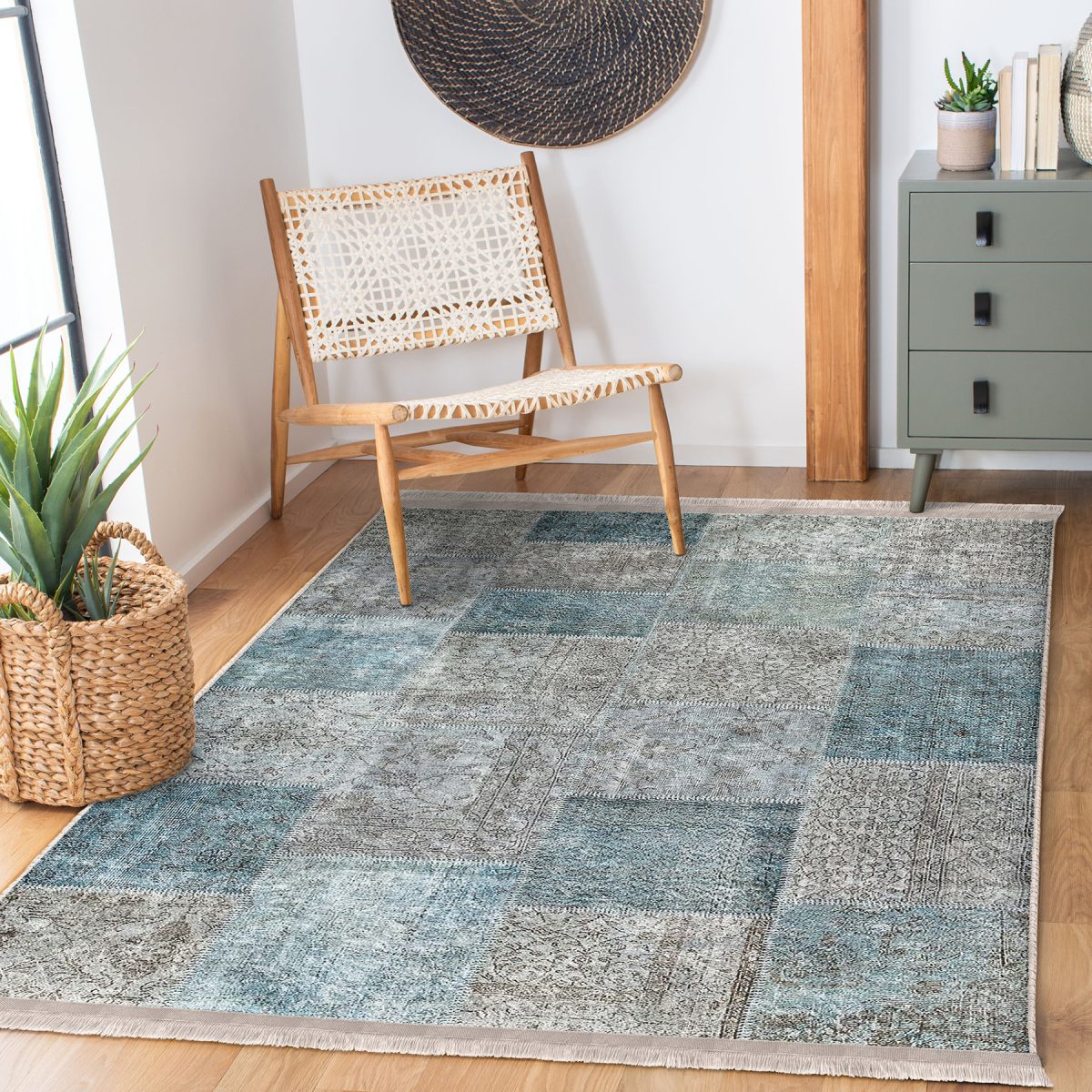 Krem - Mavi Zeminde Patchwork Motifli Geleneksel Desenli Vintage Klasik Salon & Oturma Odası Yatak Odası Dijital Baskılı Makinede Yıkanabilir Kaymaz Taban Saçaklı Halı Realhomes