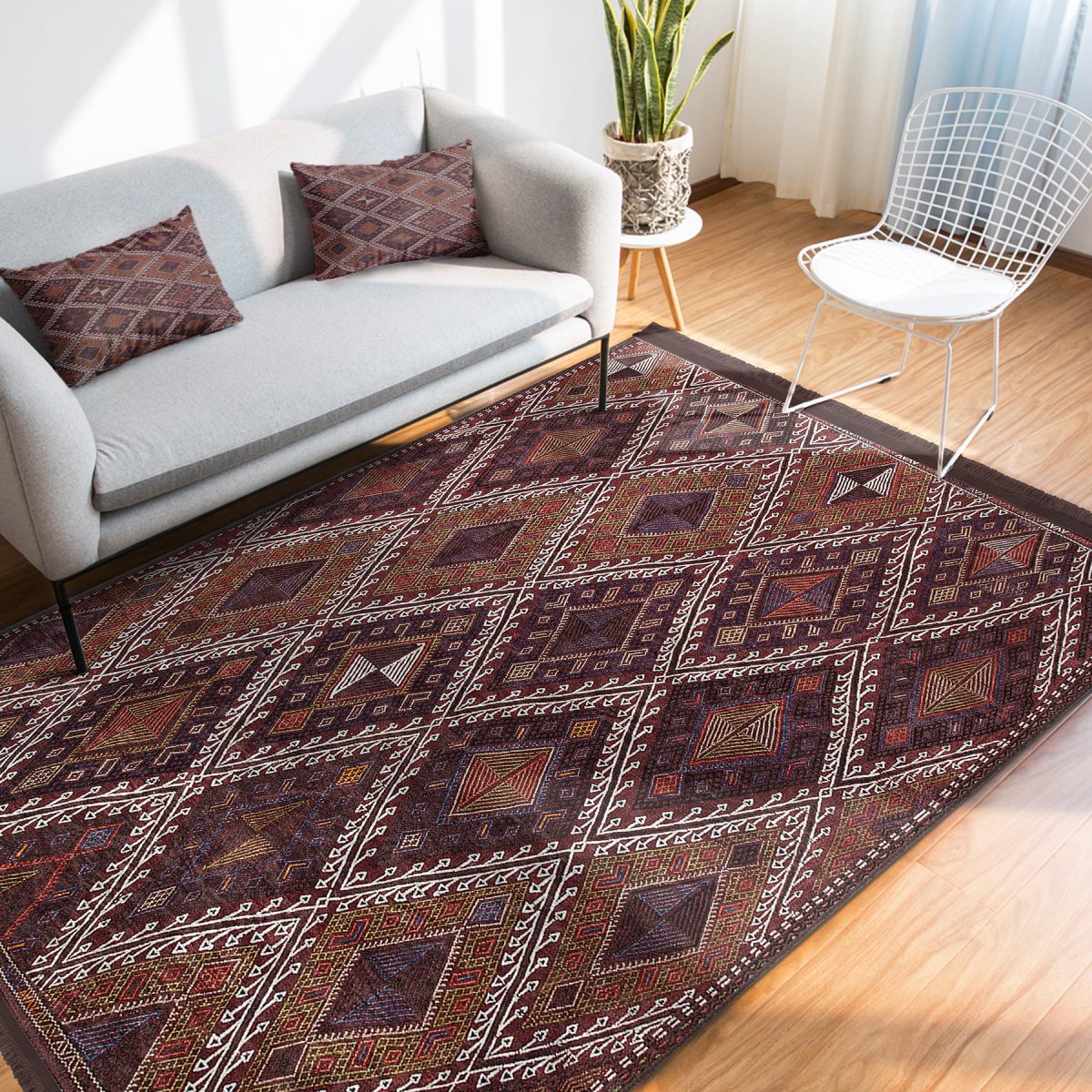 Kahverengi Zeminde Kilim Motifli Anadolu Desenli Avangarde Geometrik Salon & Oturma Odası Koridor & Antre Dijital Baskılı Makinede Yıkanabilir Kaymaz Taban Saçaklı Halı Realhomes