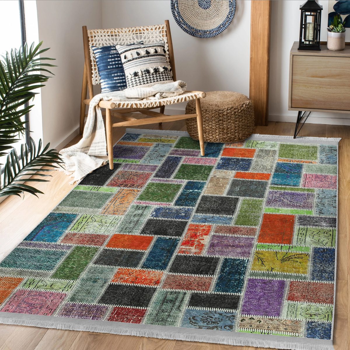 Kırkyama Zeminde Patchwork Motifli Geleneksel Desenli Vintage Klasik Salon & Oturma Odası Yatak Odası Dijital Baskılı Makinede Yıkanabilir Kaymaz Taban Saçaklı Halı Realhomes