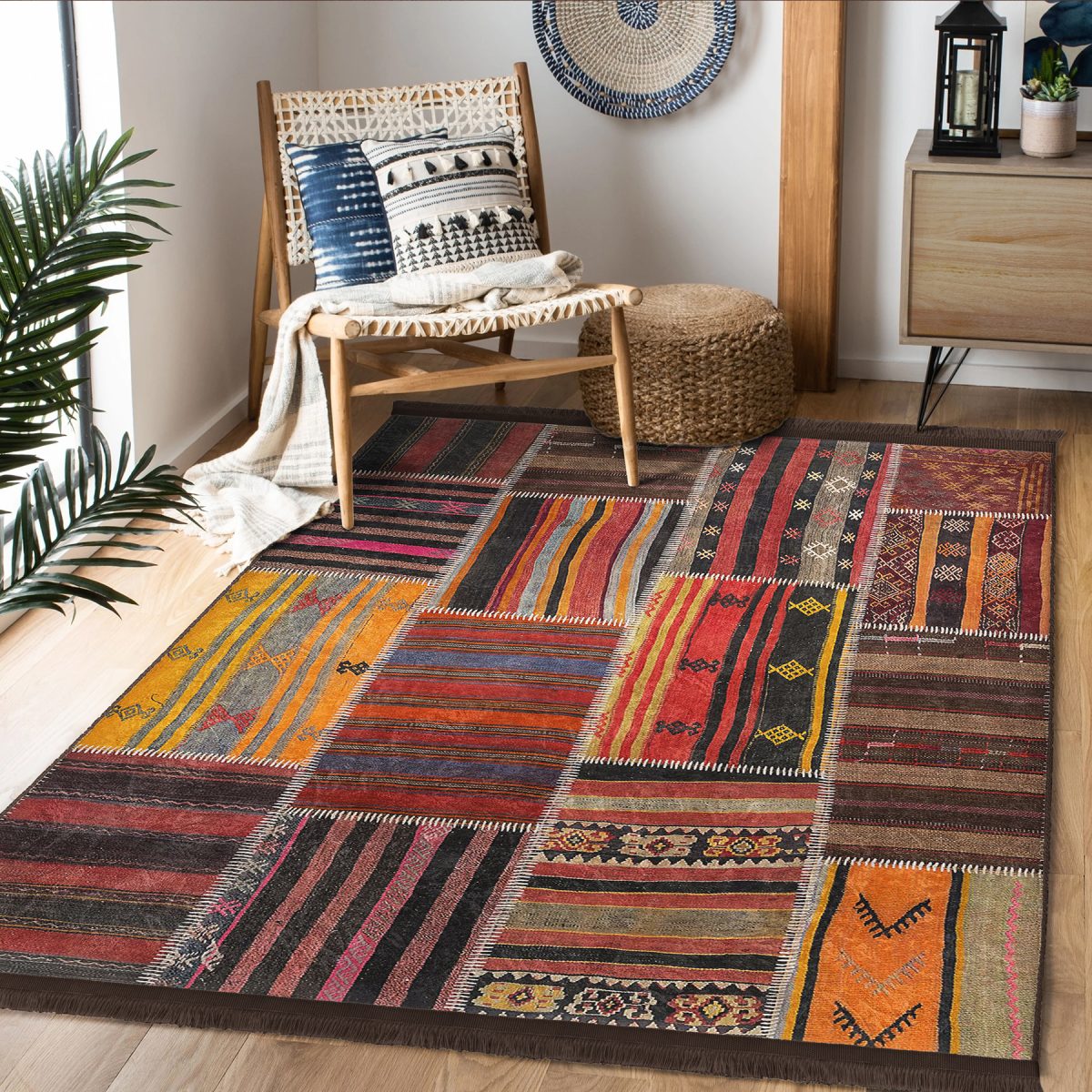 Kırmızı Zeminde Patchwork Motifli Etnik Desenli Vintage Klasik Salon & Oturma Odası Yatak Odası Dijital Baskılı Makinede Yıkanabilir Kaymaz Taban Saçaklı Halı Realhomes