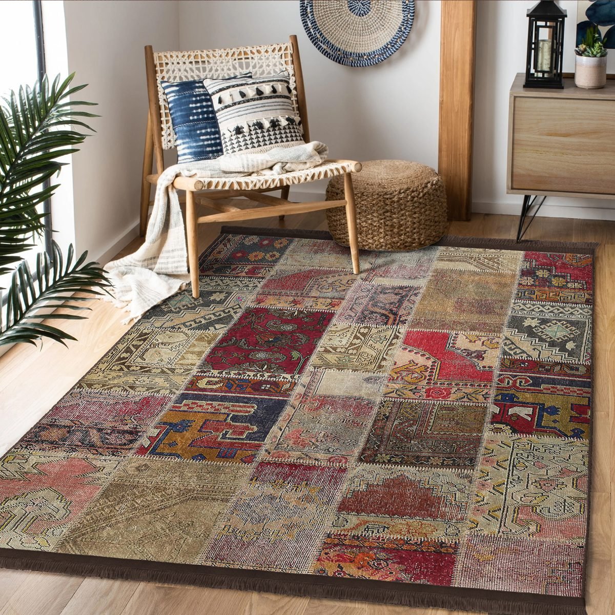 Vintage Zeminde Kırkyama Motifli Patchwork Desenli Vintage Etnik Motifler Salon & Oturma Odası Yatak Odası Dijital Baskılı Makinede Yıkanabilir Kaymaz Taban Saçaklı Halı Realhomes