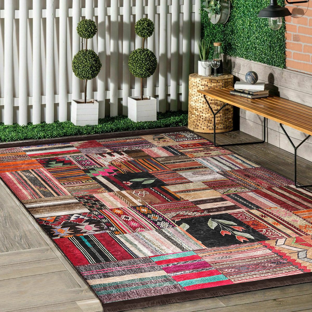 Siyah - Beyaz Zeminde Kırkyama Motifli Patchwork Desenli Vintage Sade & Şık Salon & Oturma Odası Yatak Odası Dijital Baskılı Makinede Yıkanabilir Kaymaz Taban Saçaklı Halı Realhomes