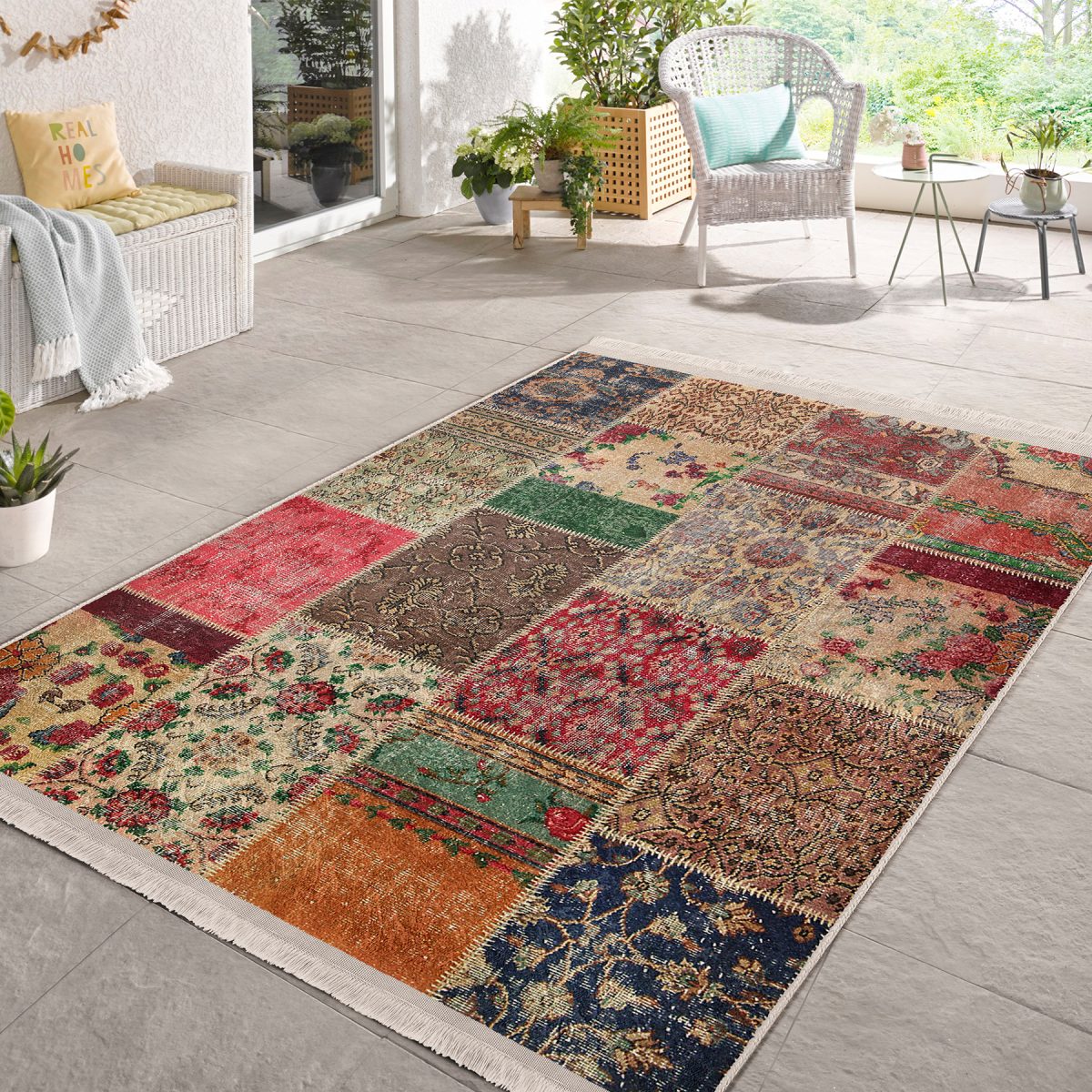 Kırmızı - Krem Zeminde Patchwork Motifli Geleneksel Desenli Vintage Etnik Motifler Salon & Oturma Odası Koridor & Antre Dijital Baskılı Makinede Yıkanabilir Kaymaz Taban Saçaklı Halı Realhomes