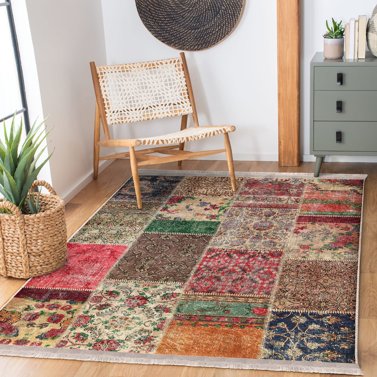 Kırmızı - Krem Zeminde Patchwork Motifli Geleneksel Desenli Vintage Etnik Motifler Salon & Oturma Odası Koridor & Antre Dijital Baskılı Makinede Yıkanabilir Kaymaz Taban Saçaklı Halı Realhomes