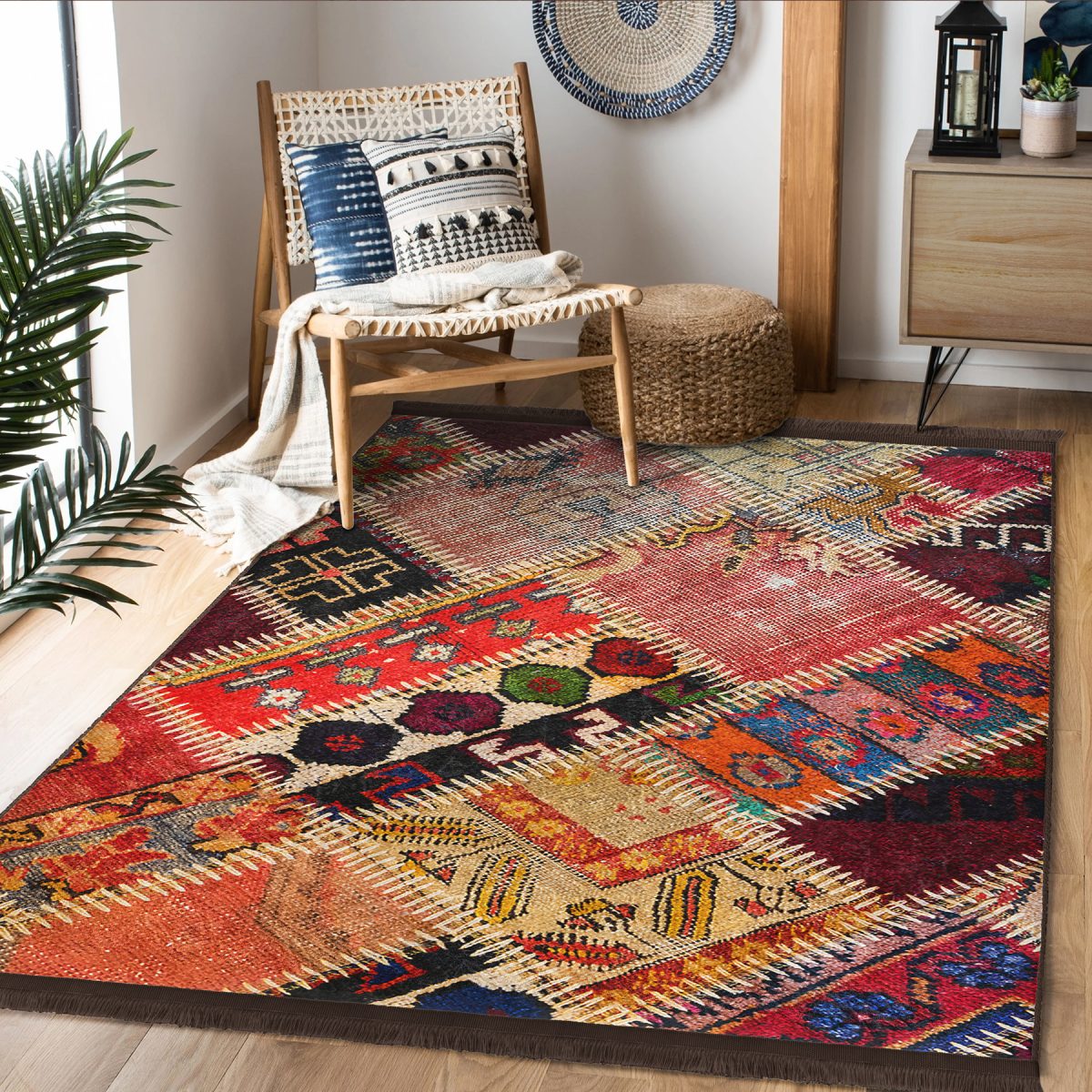 Kırmızı Zeminde Patchwork Motifli Kırkyama Desenli Vintage Etnik Motifler Salon & Oturma Odası Koridor & Antre Dijital Baskılı Makinede Yıkanabilir Kaymaz Taban Saçaklı Halı Realhomes