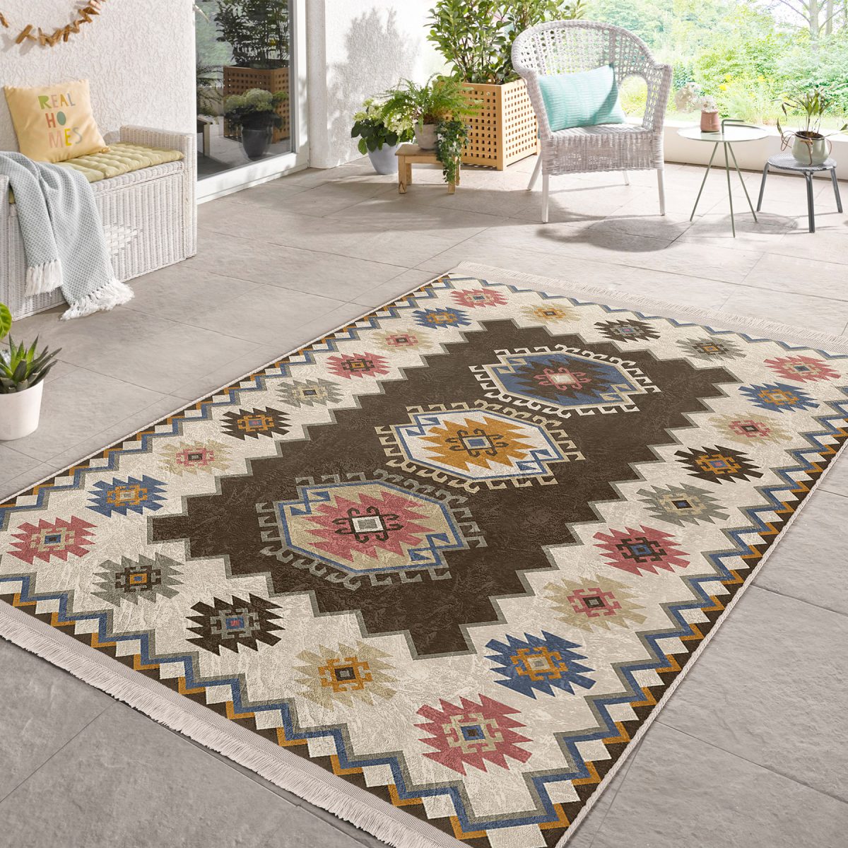 Kahverengi Zeminde Etnik Motifli Kilim Desenli Avangarde Vintage Salon & Oturma Odası Yatak Odası Dijital Baskılı Makinede Yıkanabilir Kaymaz Taban Saçaklı Halı Realhomes