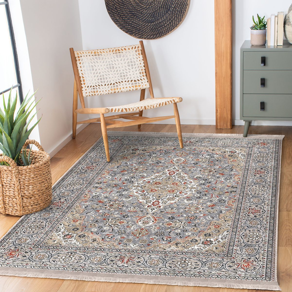 Gri Zeminde Kilim Motifli Uşak Desenli Avangarde Vintage Salon & Oturma Odası Yatak Odası Dijital Baskılı Makinede Yıkanabilir Kaymaz Taban Saçaklı Halı Realhomes