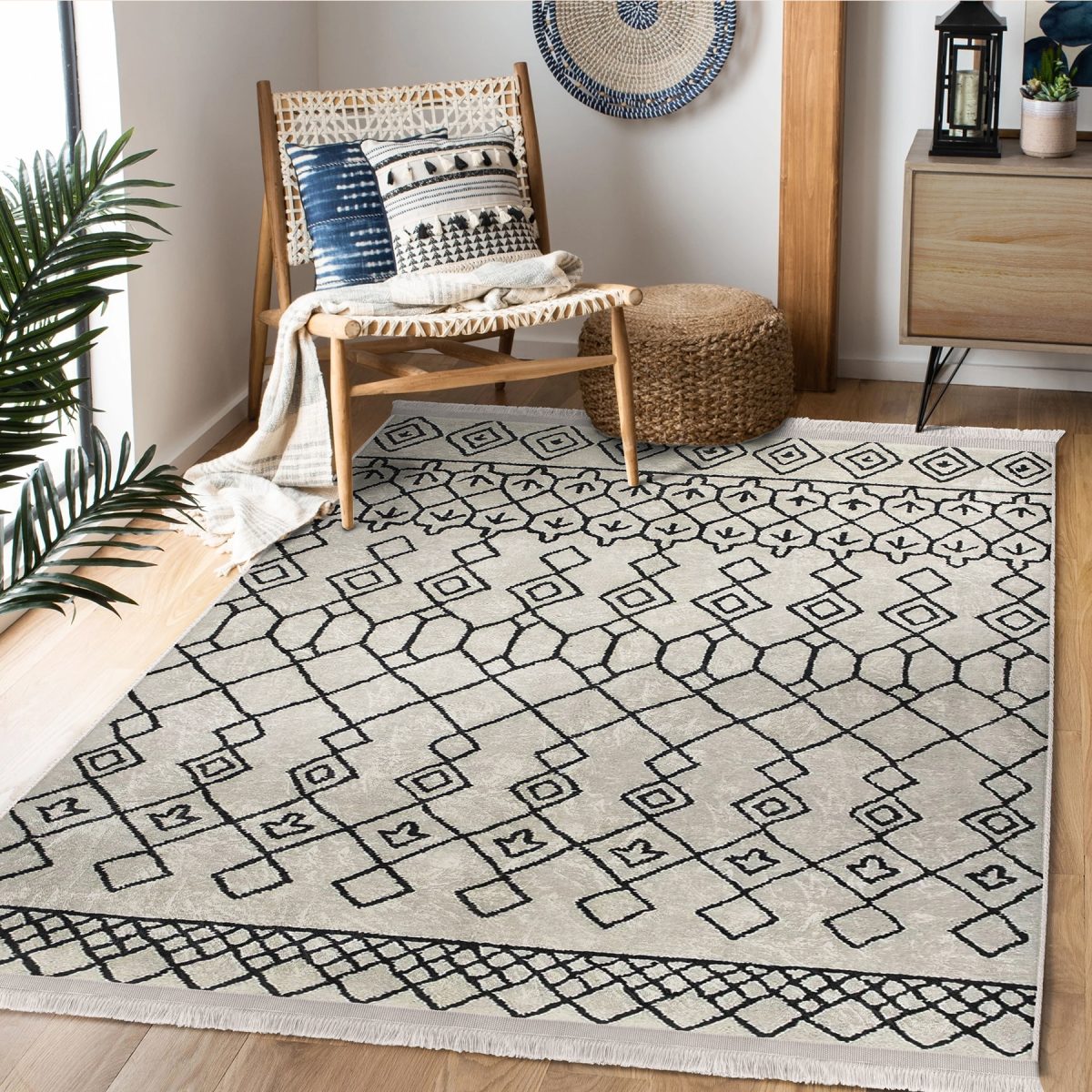 Bej - Siyah Zeminde Boho Motifli Etnik Desenli Etnik Motifler Geometrik Salon & Oturma Odası Dış Mekan & Outdoor Dijital Baskılı Makinede Yıkanabilir Kaymaz Taban Saçaklı Halı Realhomes