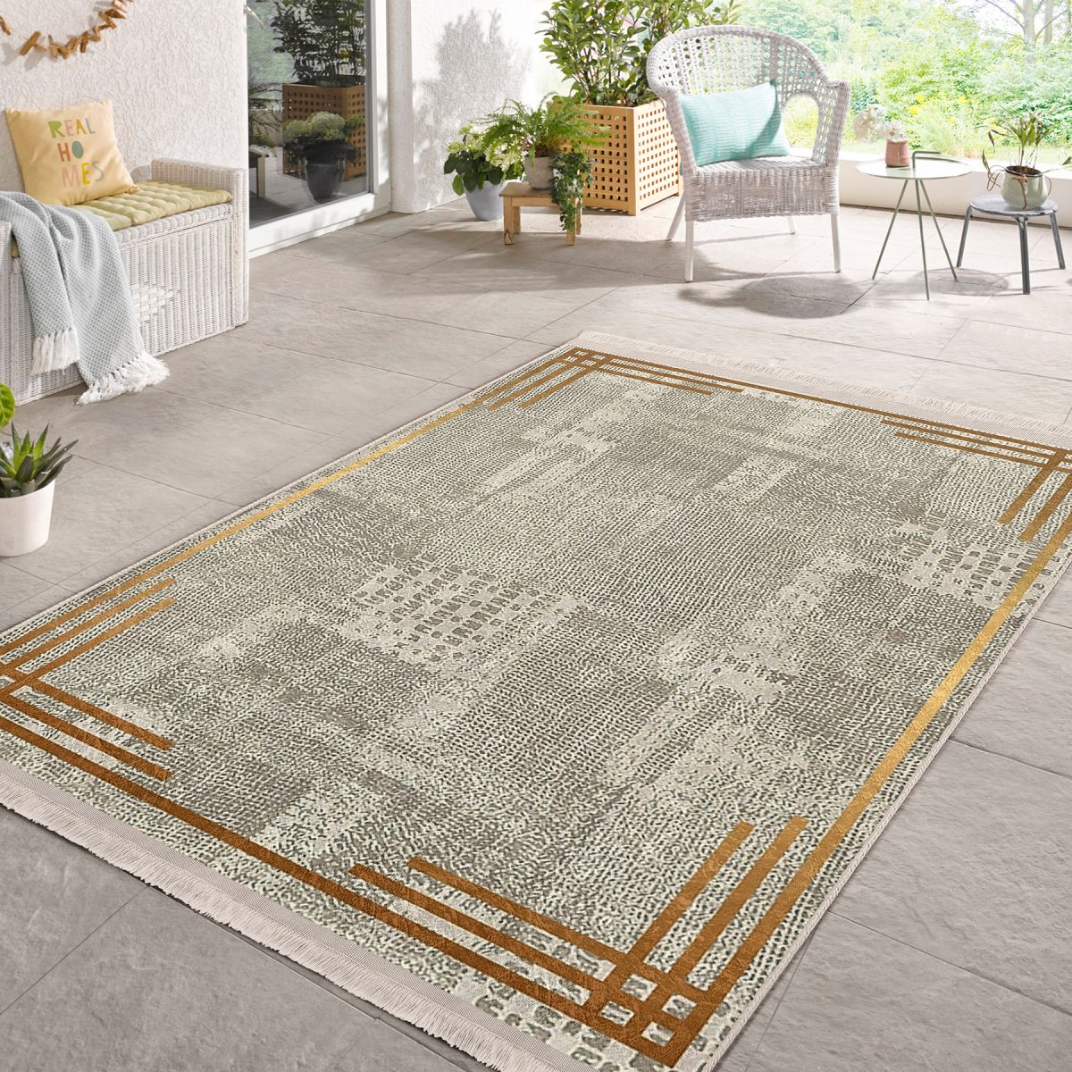 Krem - Gold Zeminde Çerçeveli Motifli Kilim Desenli Geometrik Sade & Şık Salon & Oturma Odası Yatak Odası Dijital Baskılı Makinede Yıkanabilir Kaymaz Taban Saçaklı Halı Realhomes