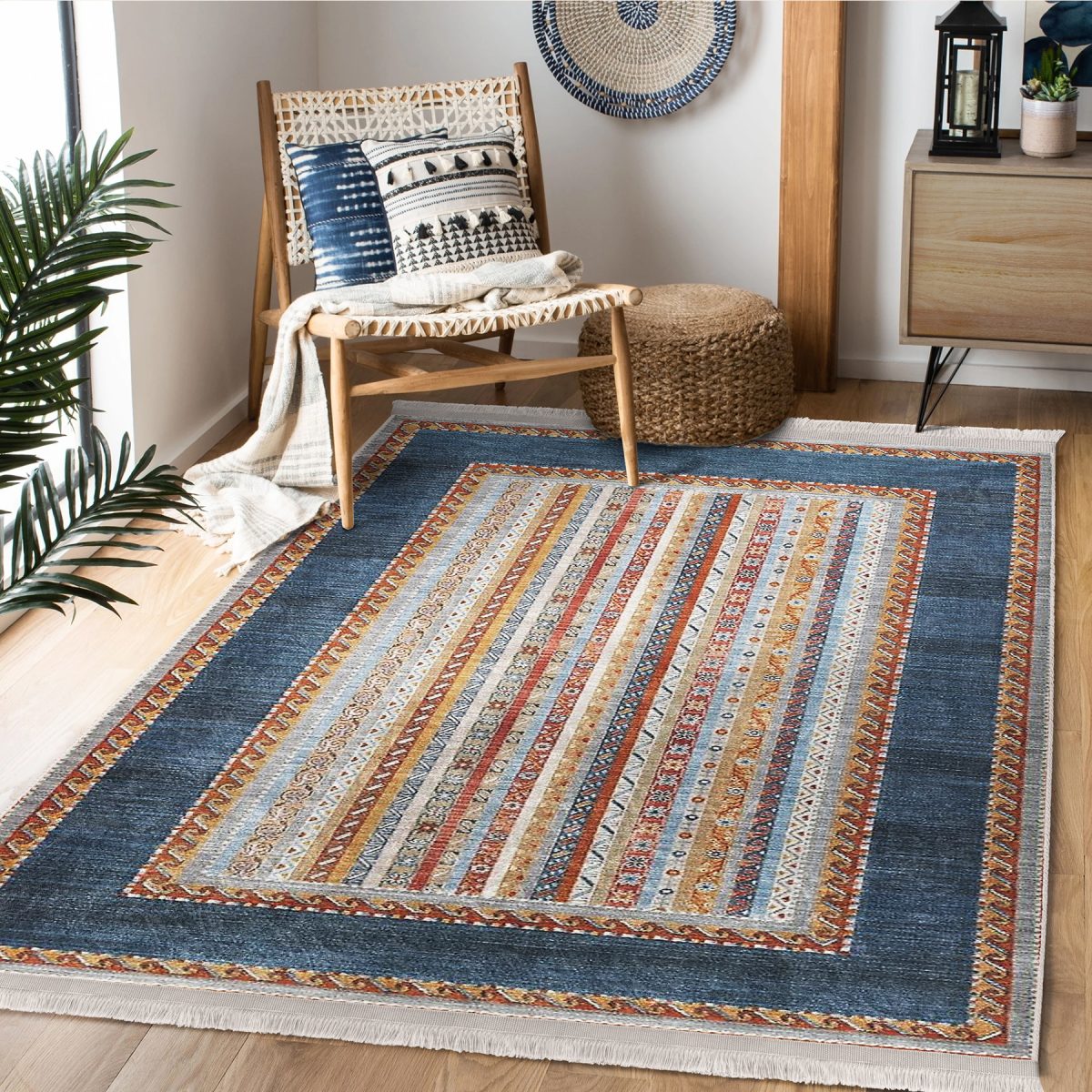 Mavi Zeminde Kilim Motifli Dokuma Desenli Etnik Motifler Avangarde Salon & Oturma Odası Mutfak Dijital Baskılı Makinede Yıkanabilir Kaymaz Taban Saçaklı Halı Realhomes