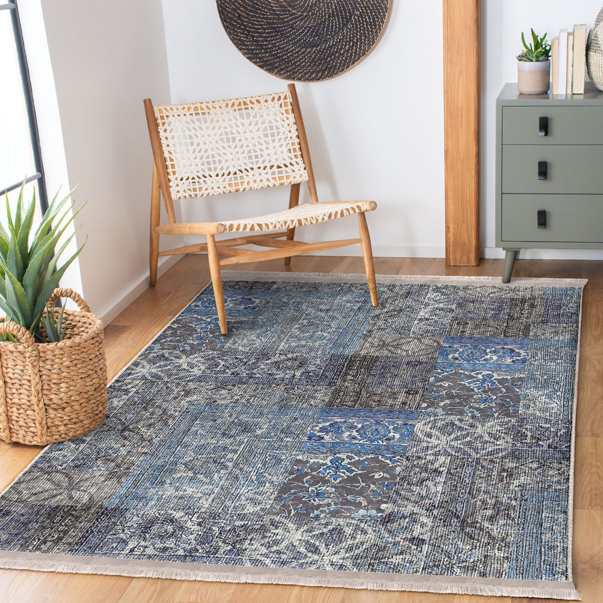 Mavi - Gri Zeminde Patchwork Motifli Etnik Desenli Vintage Eskitme Motifli Koridor & Antre Salon & Oturma Odası Dijital Baskılı Makinede Yıkanabilir Kaymaz Taban Saçaklı Halı Realhomes