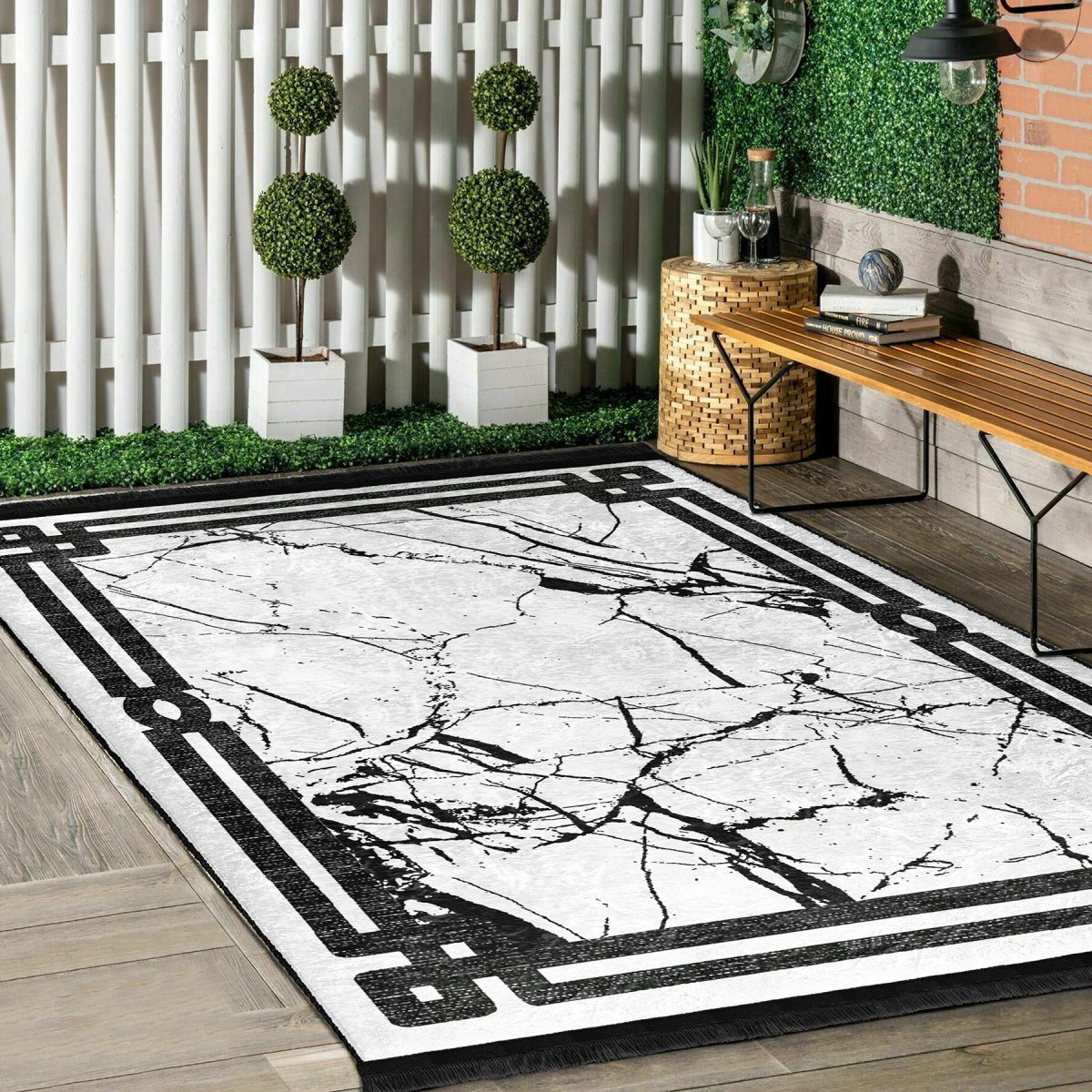 Siyah - Beyaz Zeminde Çerçeveli Motifli Mermer Desenli Geometrik Avangarde Salon & Oturma Odası Dış Mekan & Outdoor Dijital Baskılı Makinede Yıkanabilir Kaymaz Taban Saçaklı Halı Realhomes