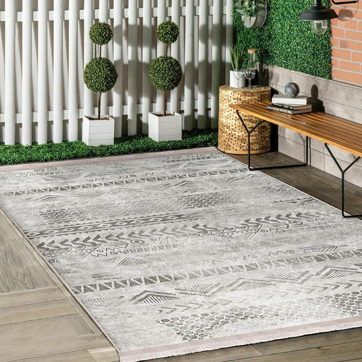 Gri - Krem Zeminde Etnik Motifli Tribal Desenli Eskitme Motifli Geometrik Salon & Oturma Odası Mutfak Dijital Baskılı Makinede Yıkanabilir Kaymaz Taban Saçaklı Halı Realhomes