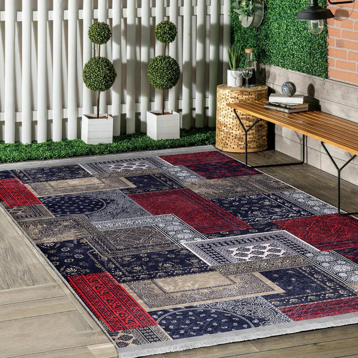 Lacivert - Kırmızı Zeminde Patchwork Motifli Kilim Desenli Klasik Vintage Koridor & Antre Yatak Odası Dijital Baskılı Makinede Yıkanabilir Kaymaz Taban Saçaklı Halı Realhomes