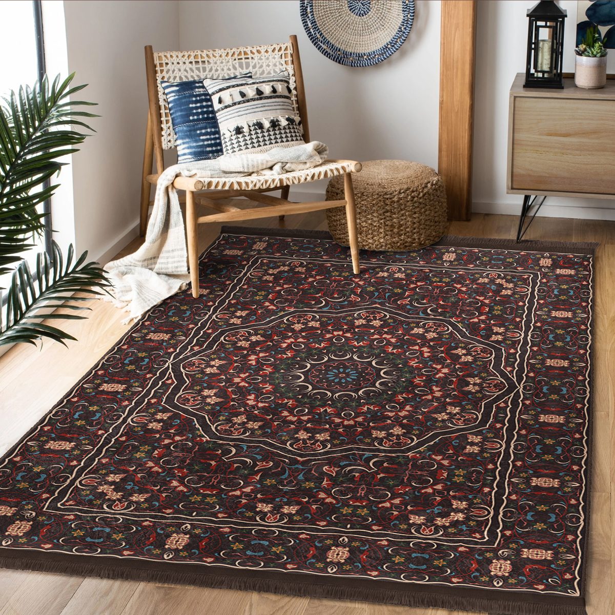 Kahverengi Zeminde Kilim Motifli Etnik Desenli Etnik Motifler Vintage Dış Mekan & Outdoor Yatak Odası Dijital Baskılı Makinede Yıkanabilir Kaymaz Taban Saçaklı Halı Realhomes