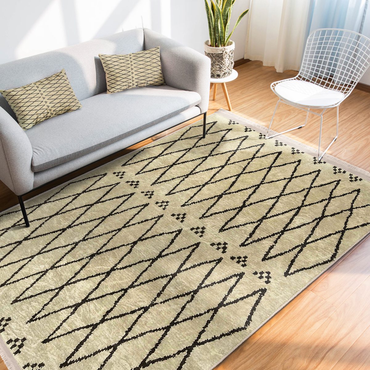 Krem - Siyah Zeminde Kilim Motifli Yöresel Desenli Geometrik Eskitme Motifli Koridor & Antre Salon & Oturma Odası Dijital Baskılı Makinede Yıkanabilir Kaymaz Taban Saçaklı Halı Realhomes