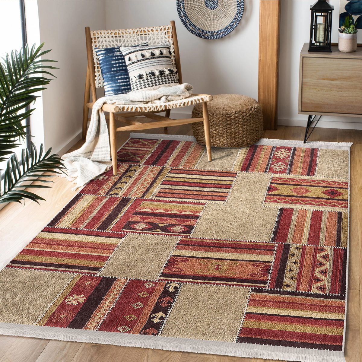 Krem - Kahverengi Zeminde Patchwork Motifli Etnik Desenli Etnik Motifler Vintage Salon & Oturma Odası Koridor & Antre Dijital Baskılı Makinede Yıkanabilir Kaymaz Taban Saçaklı Halı Realhomes