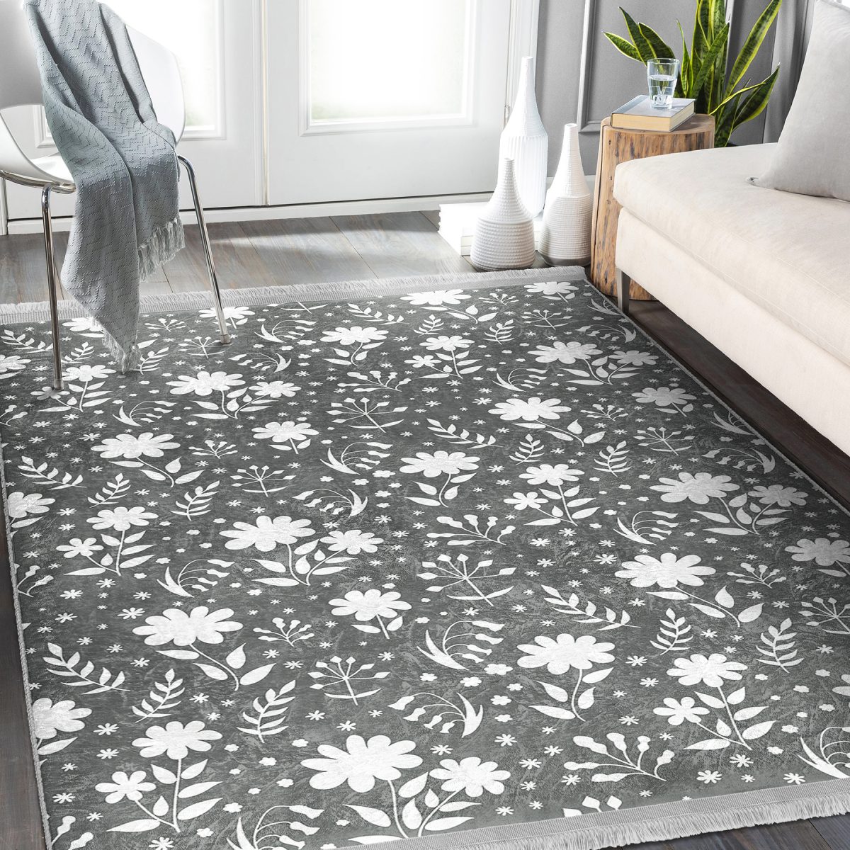 Gri - Beyaz Zeminde Yaprak Motifli Floral Desenli Floral Sade & Şık Koridor & Antre Mutfak Dijital Baskılı Makinede Yıkanabilir Kaymaz Taban Saçaklı Halı Realhomes