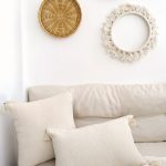 Realhomes Beyaz Zemin Geometrik Motifli Dijital Baskılı Raşel Kadife Yastık Kırlent Kılıfı Realhomes