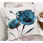 - K12367-Realhomes-Guaj-Boya-Cizimli-Mavi-Gul-Tasarimli-Dijital-Baskili-Yastik-Kirlent-Kilifi-1 - Realhomes Realhomes Guaj Boya Çizimli Mavi Gül Tasarımlı Dijital Baskılı Yastık Kırlent Kılıfı Realhomes
