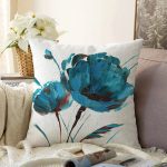 - Rasel-K12367-Gorsel - Realhomes Realhomes Guaj Boya Çizimli Mavi Gül Tasarımlı Dijital Baskılı Raşel Kadife Yastık Kırlent Kılıfı Realhomes