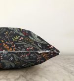 - Rasel-K12375-Gorsel-2 - Realhomes Realhomes Siyah Zeminli Renkli Yaprak Tanecikleri Özel Tasarım Raşel Kadife Yastık Kırlent Kılıfı Realhomes