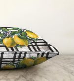 - Rasel-K12376-Gorsel-2 - Realhomes Realhomes Siyah Beyaz Çizgili Zemin Dallı Budaklı Limonlar Desenli Raşel Kadife Yastık Kırlent Kılıfı Realhomes