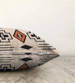 Realhomes Krem Zemin Siyah Etnik Figürlü Geometrik Tasarımlı Raşel Kadife Yastık Kırlent Kılıfı Realhomes