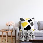 - Rasel-K12387-Gorsel-1 - Realhomes Realhomes Beyaz Zemin Geometrik Motifli Dijital Baskılı Raşel Kadife Yastık Kırlent Kılıfı Realhomes