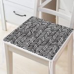 - Frm-2233-Gorsel - Realhomes Siyah Beyaz Çizgili Dijital Baskılı Fermuarlı Sandalye Minderi Realhomes