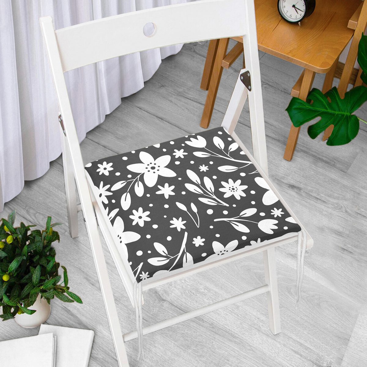 Füme Zeminli Çiçek Desenli Dijital Baskılı Modern Fermuarlı Sandalye Minderi Realhomes
