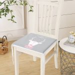 - Frm-4509-Gorsel-2 - Realhomes Gri Zemin Uyuyan Geyik Desenli Özel Tasarımlı Dijital Baskılı Çocuk Odası Fermuarlı Sandalye Minderi Realhomes