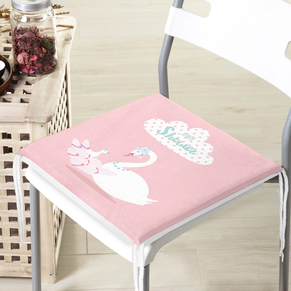 Pembe Zeminde Kuğu Motifli Özel Tasarım Modern Fermuarlı Sandalye Minderi Realhomes