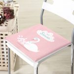 Pembe Zeminde Kuğu Motifli Özel Tasarım Modern Fermuarlı Sandalye Minderi Realhomes