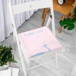 - Frm-4638-Gorsel-1 - Realhomes Pembe Zemin Pelikan Ve Kuş Desenli Özel Tasarımlı Dijital Baskılı Çocuk Odası Fermuarlı Sandalye Minderi Realhomes