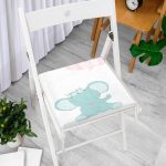 - Frm-4709b-Gorsel-1 - Realhomes Beyaz Zeminde Sevimli Fil Desenli Dijital Baskılı Çocuk Odası Fermuarlı Sandalye Minderi Realhomes