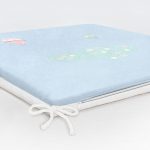 - Frm-4716-Gorsel-5 - Realhomes Mavi Zeminli Bebek Desenli Özel Tasarımlı Dijital Baskılı Çocuk Odası Fermuarlı Sandalye Minderi Realhomes