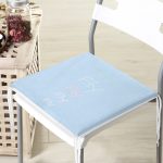 - Frm-4720-Gorsel-3 - Realhomes Mavi Zeminde Fly Yazılı Özel Tasarımlı Dijital Baskılı Çocuk Odası Fermuarlı Sandalye Minderi Realhomes